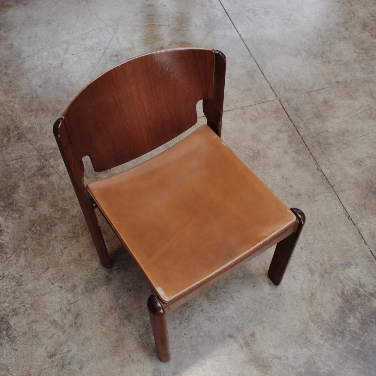 Vico Magistretti "122" Dining Chairs for Cassina, Cognac leather, 1967