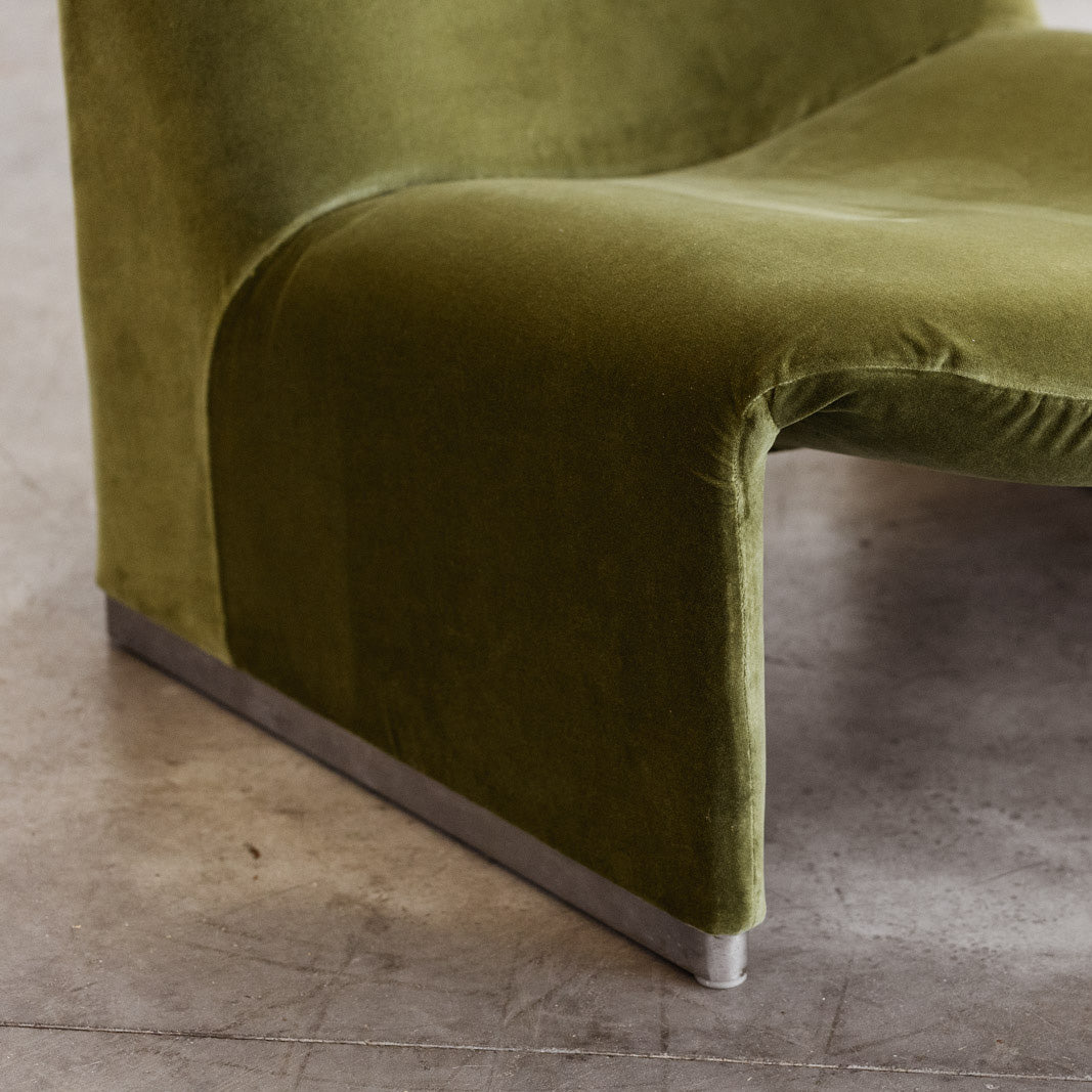 Giancarlo Piretti "Alky" Lounge Chairs for Anonima Castelli, Green Velvet, 1970, Set of 2