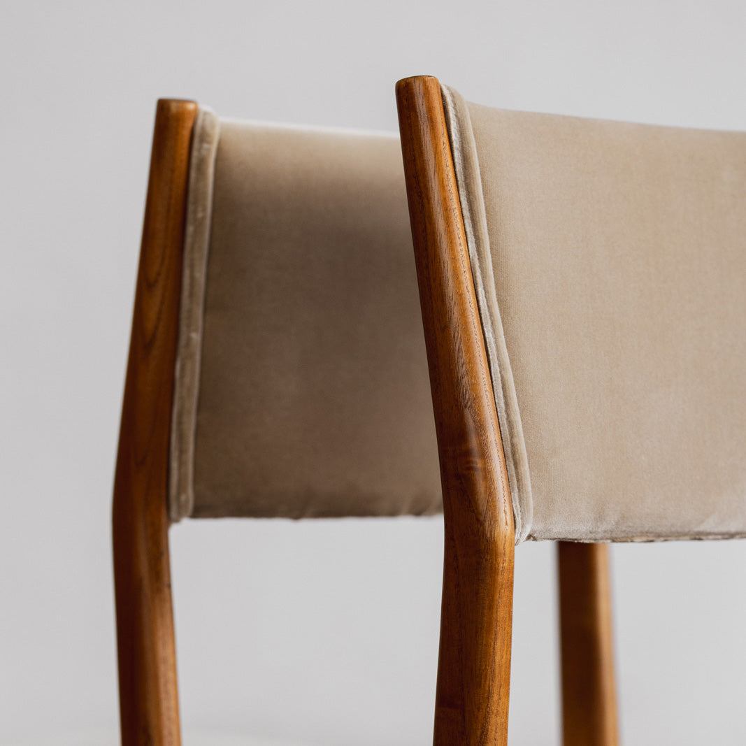 Gio Ponti 646 "Leggera" Dining Chairs for Cassina, Sand Beige Velvet, 1952, Set of 12