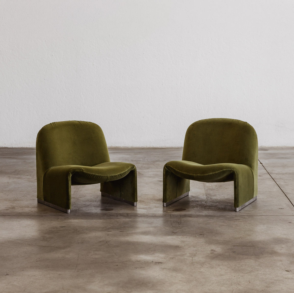 Giancarlo Piretti "Alky" Lounge Chairs for Anonima Castelli, Green Velvet, 1970, Set of 2