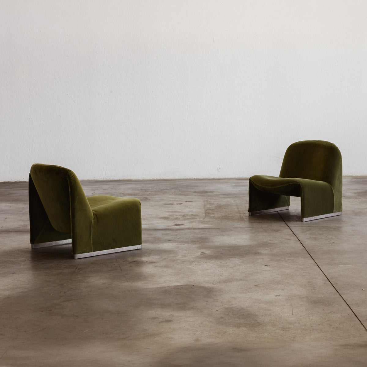 Giancarlo Piretti "Alky" Lounge Chairs for Anonima Castelli, Green Velvet, 1970, Set of 2