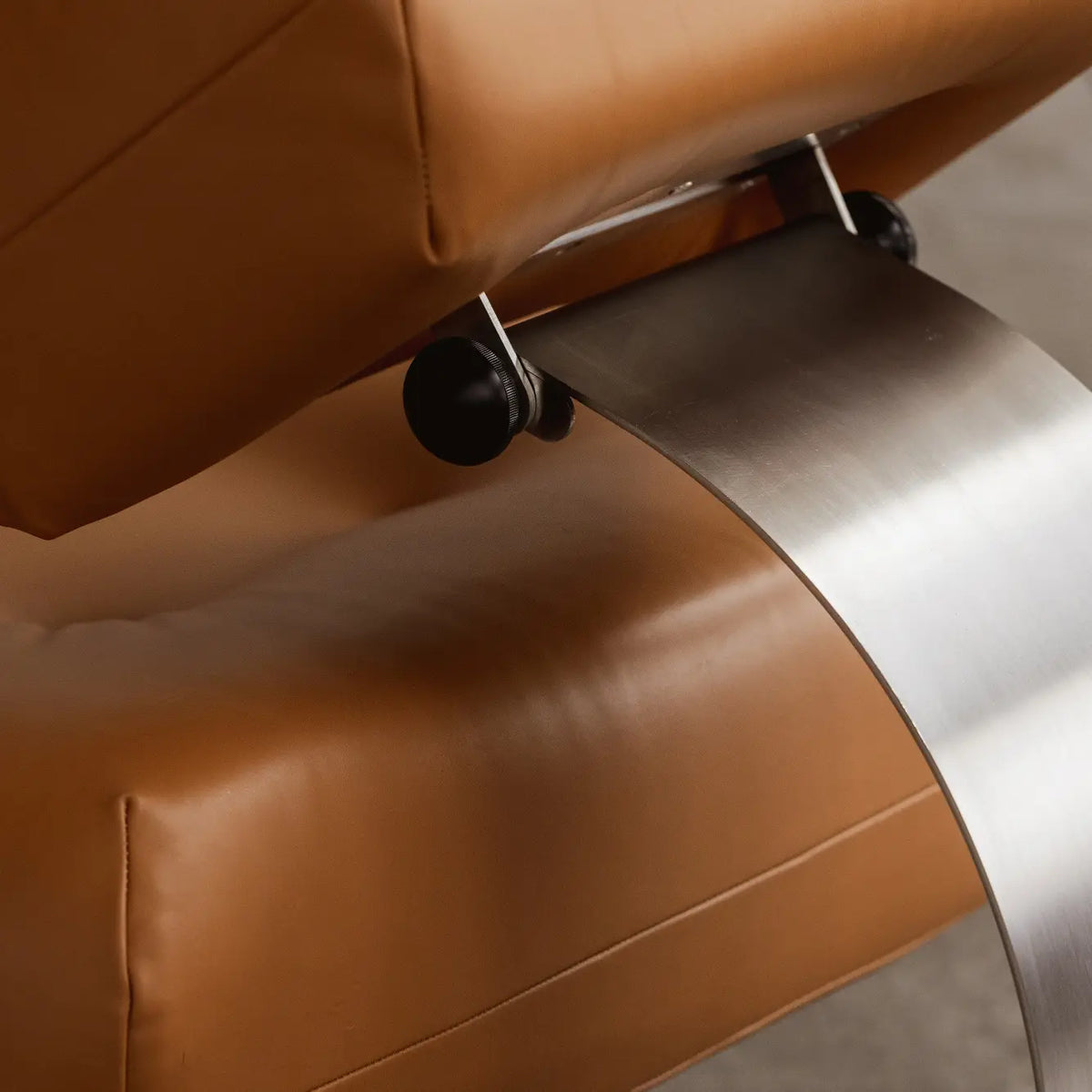Oscar Niemeyer "Alta" Lounge Set for Mobilier International, Cognac leather, 1971
