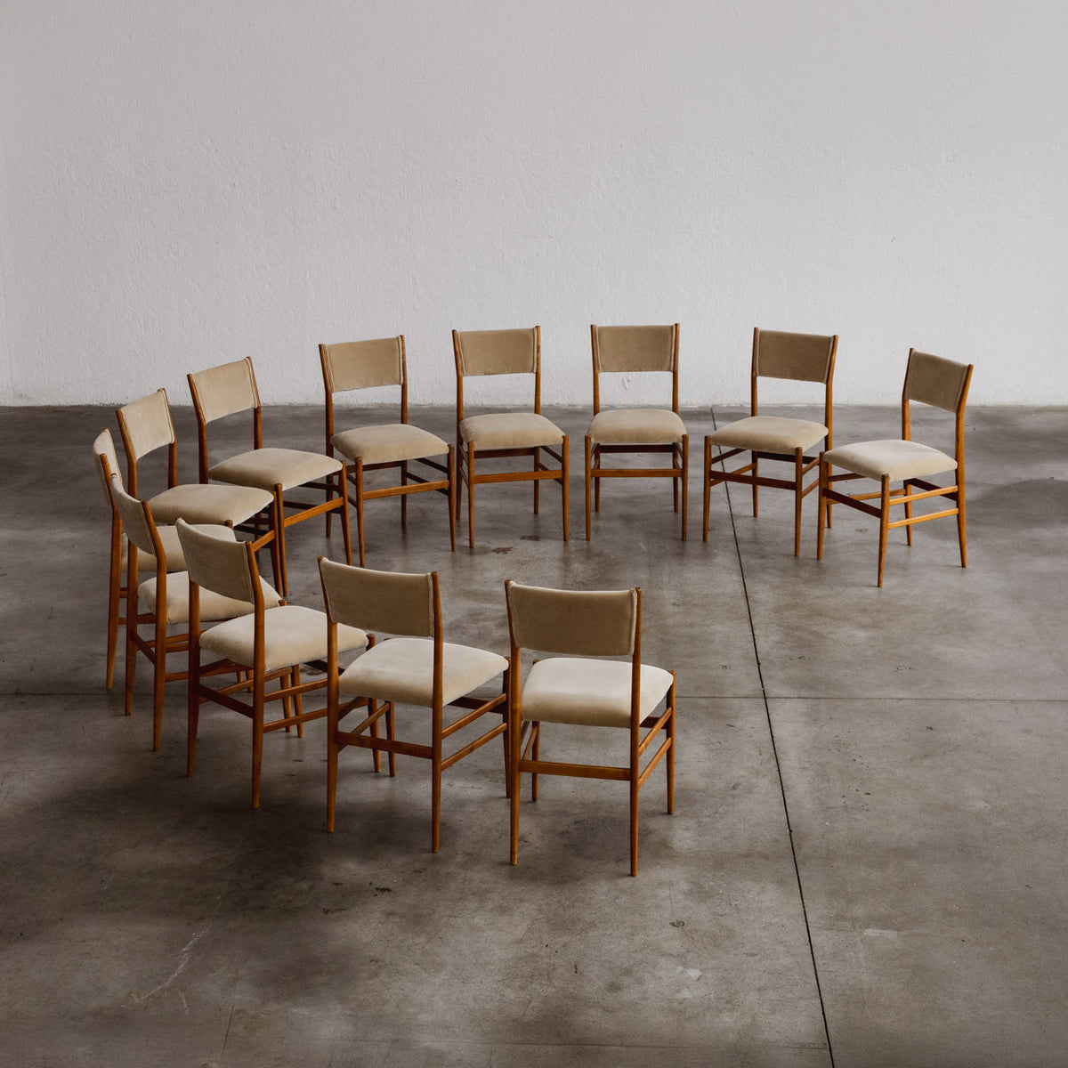 Gio Ponti 646 "Leggera" Dining Chairs for Cassina, Sand Beige Velvet, 1952, Set of 12