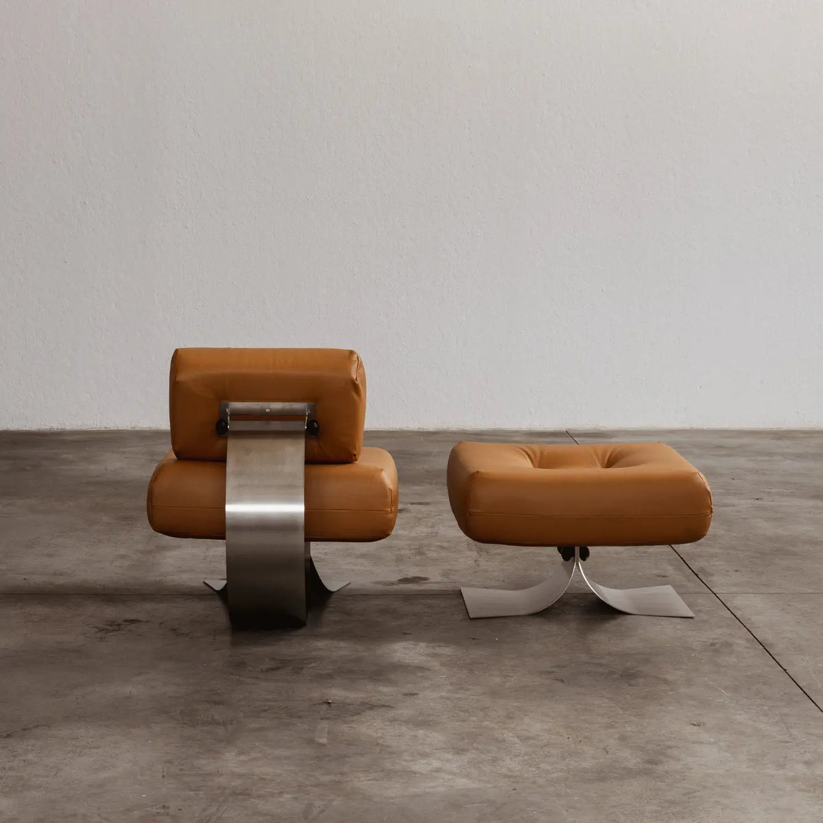 Oscar Niemeyer "Alta" Lounge Set for Mobilier International, Cognac leather, 1971
