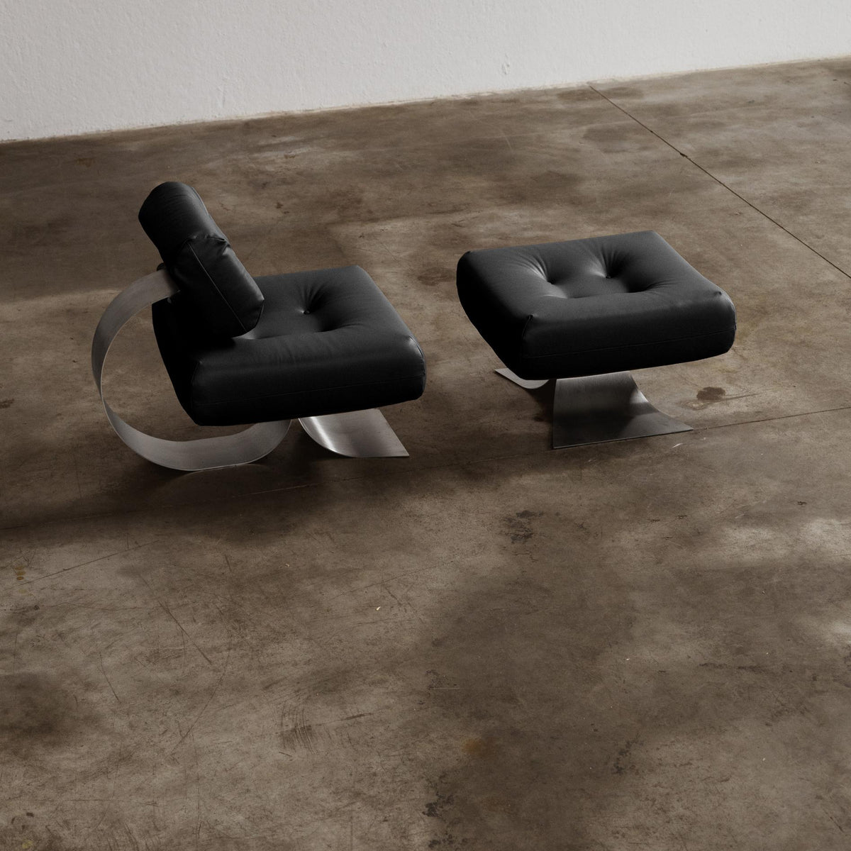 Oscar Niemeyer "Alta" Lounge Set for Mobilier International, Black Leather, 1971