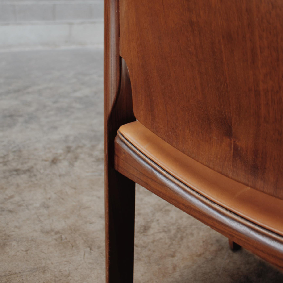 Vico Magistretti "122" Dining Chairs for Cassina, Cognac leather, 1967