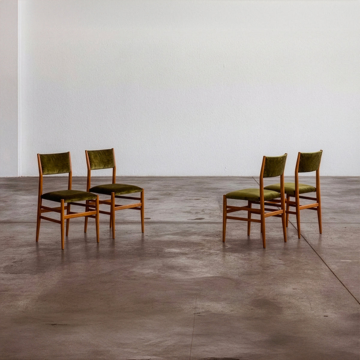 Gio Ponti 646 "Leggera" Dining Chairs for Cassina, Green Velvet, 1952, Set of 8