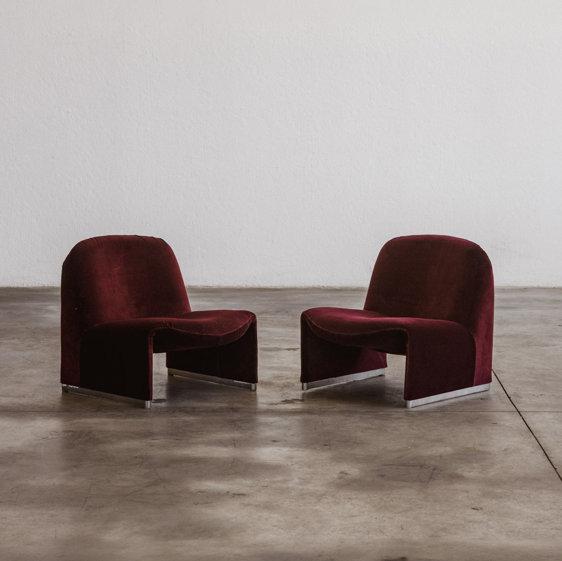 Giancarlo Piretti "Alky" Lounge Chairs for Anonima Castelli, Burgundy Velvet, 1970, Set of 2