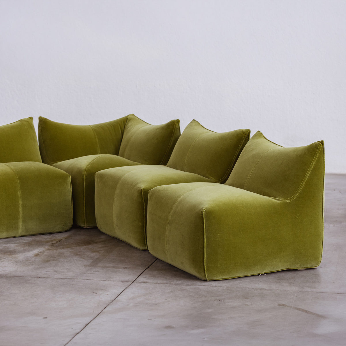 Mario Bellini “Le Bambole” Modular Sofa for B&B Italia, Green Velvet, 1971, Set of 5