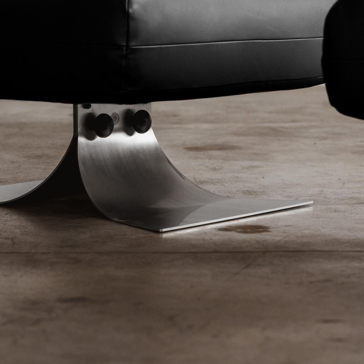 Oscar Niemeyer "Alta" Lounge Set for Mobilier International, Black Leather, 1971