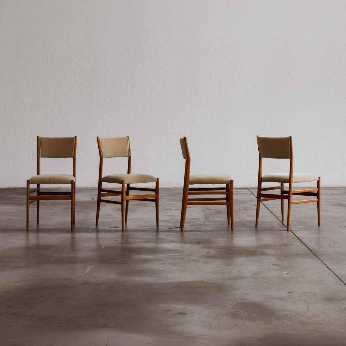 Gio Ponti 646 "Leggera" Dining Chairs for Cassina, Sand Beige Velvet, 1952, Set of 12