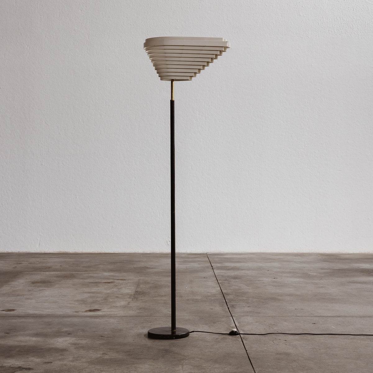 Alvar Aalto A805 "Angel Wing" Floor Lamp for Valaistustyö, 1954
