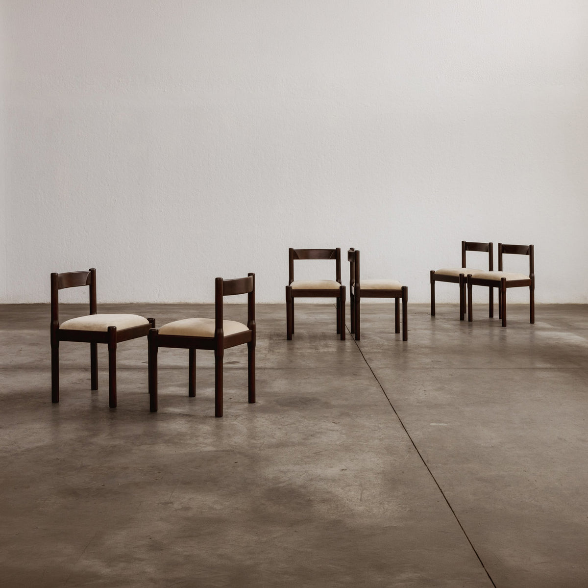 Vico Magistretti "Carimate" Dining Chairs for Cassina, Dark Brown Lacquered, 1960, Set of 6