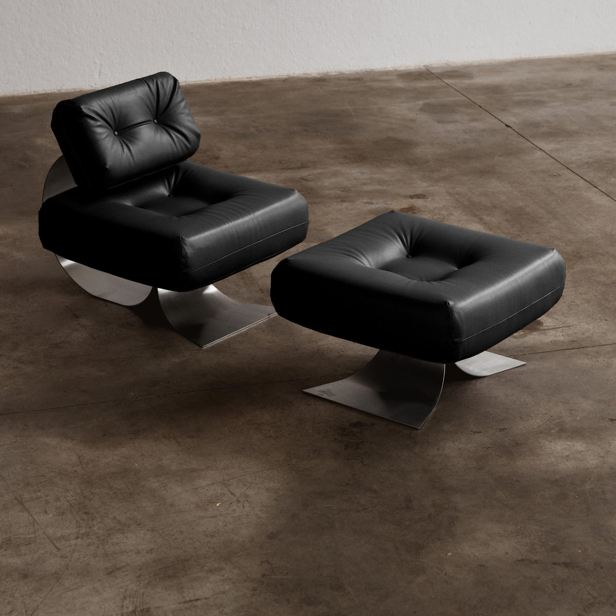 Oscar Niemeyer "Alta" Lounge Set for Mobilier International, Black Leather, 1971