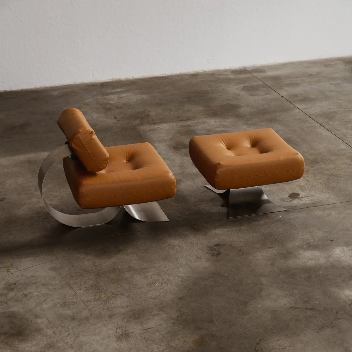 Oscar Niemeyer "Alta" Lounge Set for Mobilier International, Cognac leather, 1971