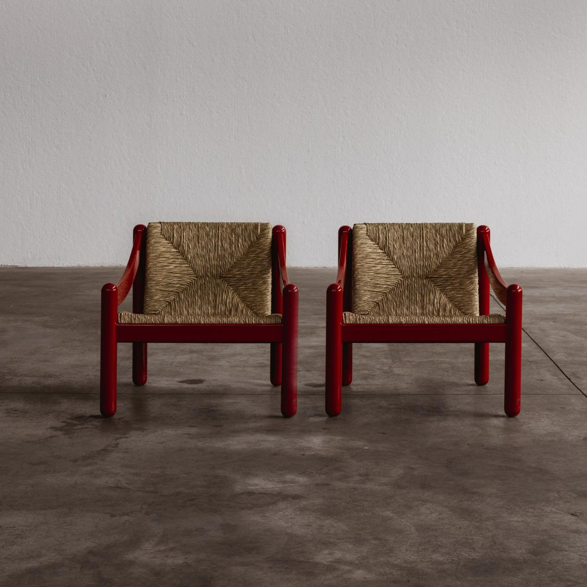 Vico Magistretti 930 "Carimate" Easy Chairs for Cassina, Red Lacquered Wood, 1963