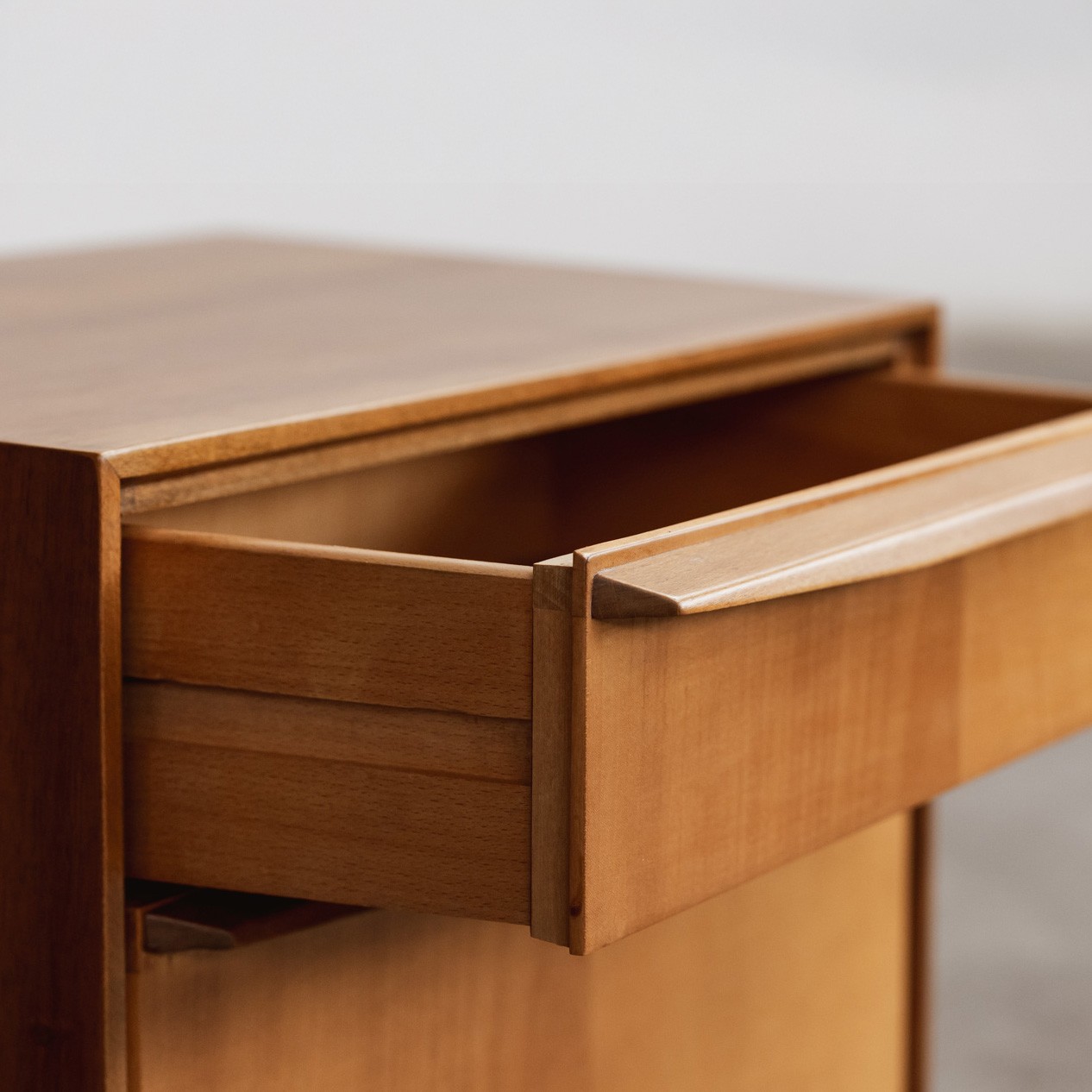 Brutalist Mid-Century nightstands in the style of Paolo Buffa, 1950s, set of 2, 1950s