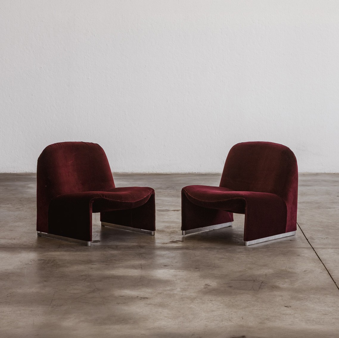 Giancarlo Piretti "Alky" Lounge Chairs for Anonima Castelli, Burgundy Velvet, 1970, Set of 2, 1972