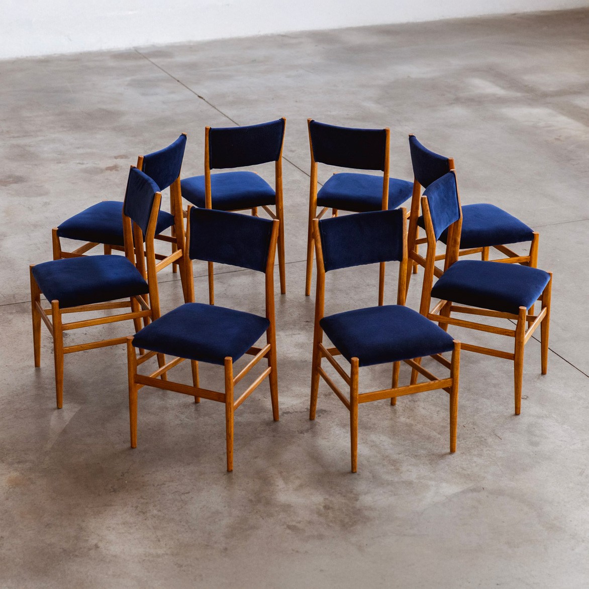 Gio Ponti 646 "Leggera" Dining Chairs for Cassina, Blue Velvet, 1952, Set of 8, 1952
