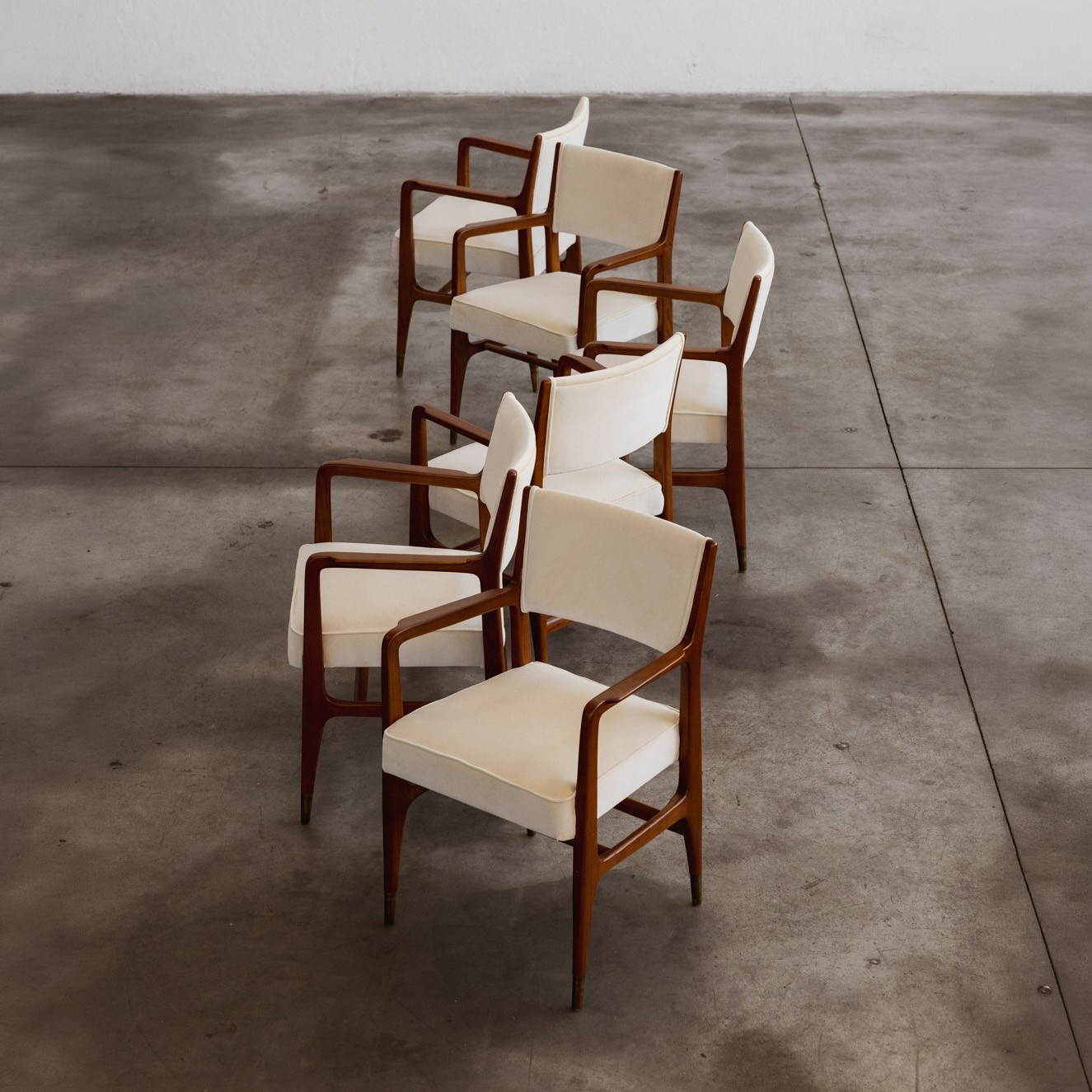 Gio Ponti & Fornasetti “110” Chairs for Cassina, White Velvet, 1953, Set of 6, 1953