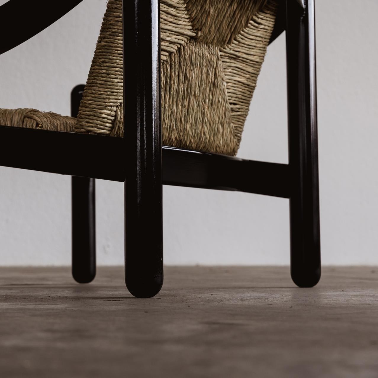 Vico Magistretti 930 "Carimate" Easy Chairs for Cassina, Black Lacquered Wood, 1963, Set of 2, 1963