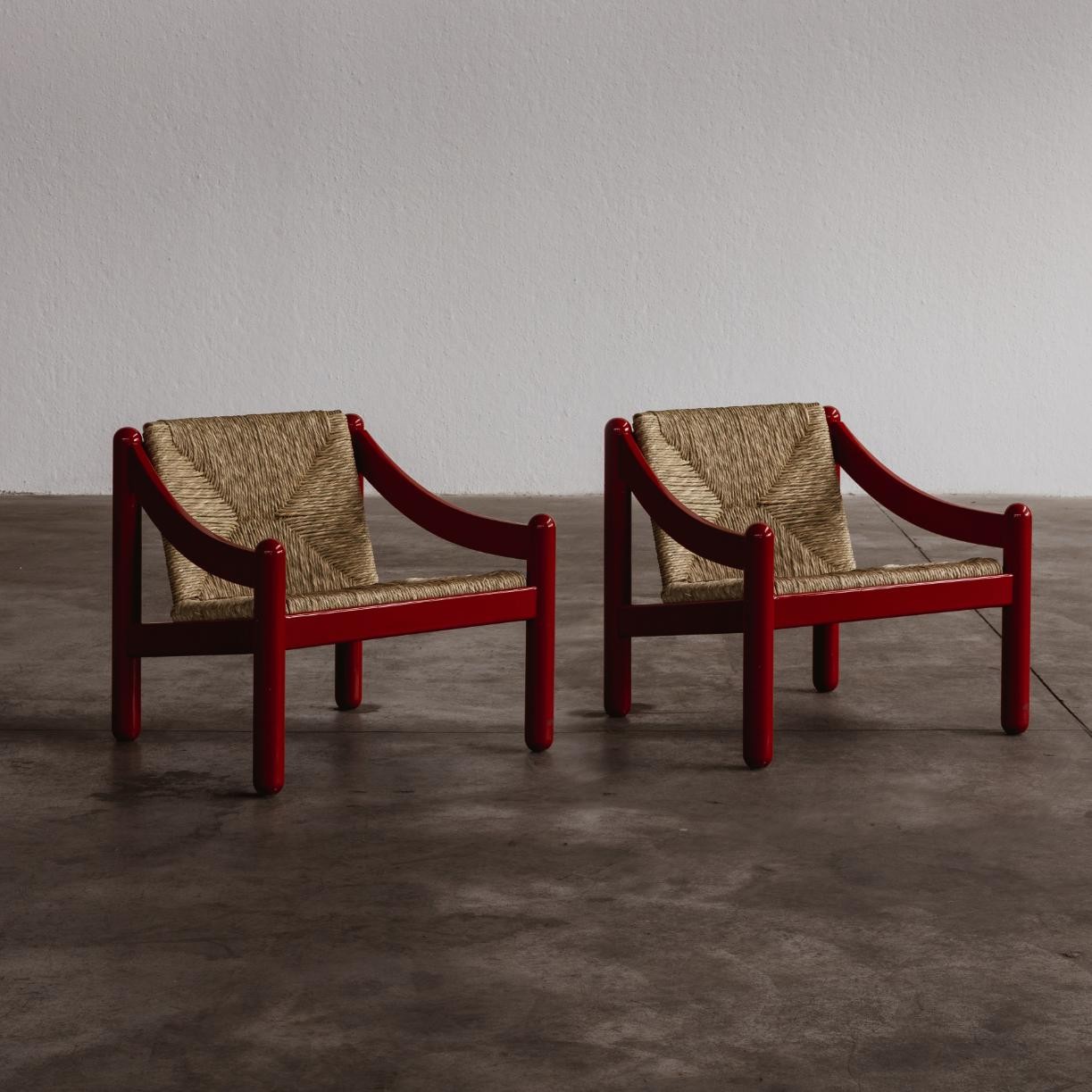 Vico Magistretti 930 "Carimate" Easy Chairs for Cassina, Red Lacquered Wood, 1963, Set of 2, 1963