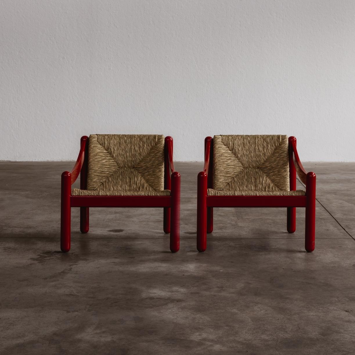 Vico Magistretti 930 "Carimate" Easy Chairs for Cassina, Red Lacquered Wood, 1963, Set of 2, 1963