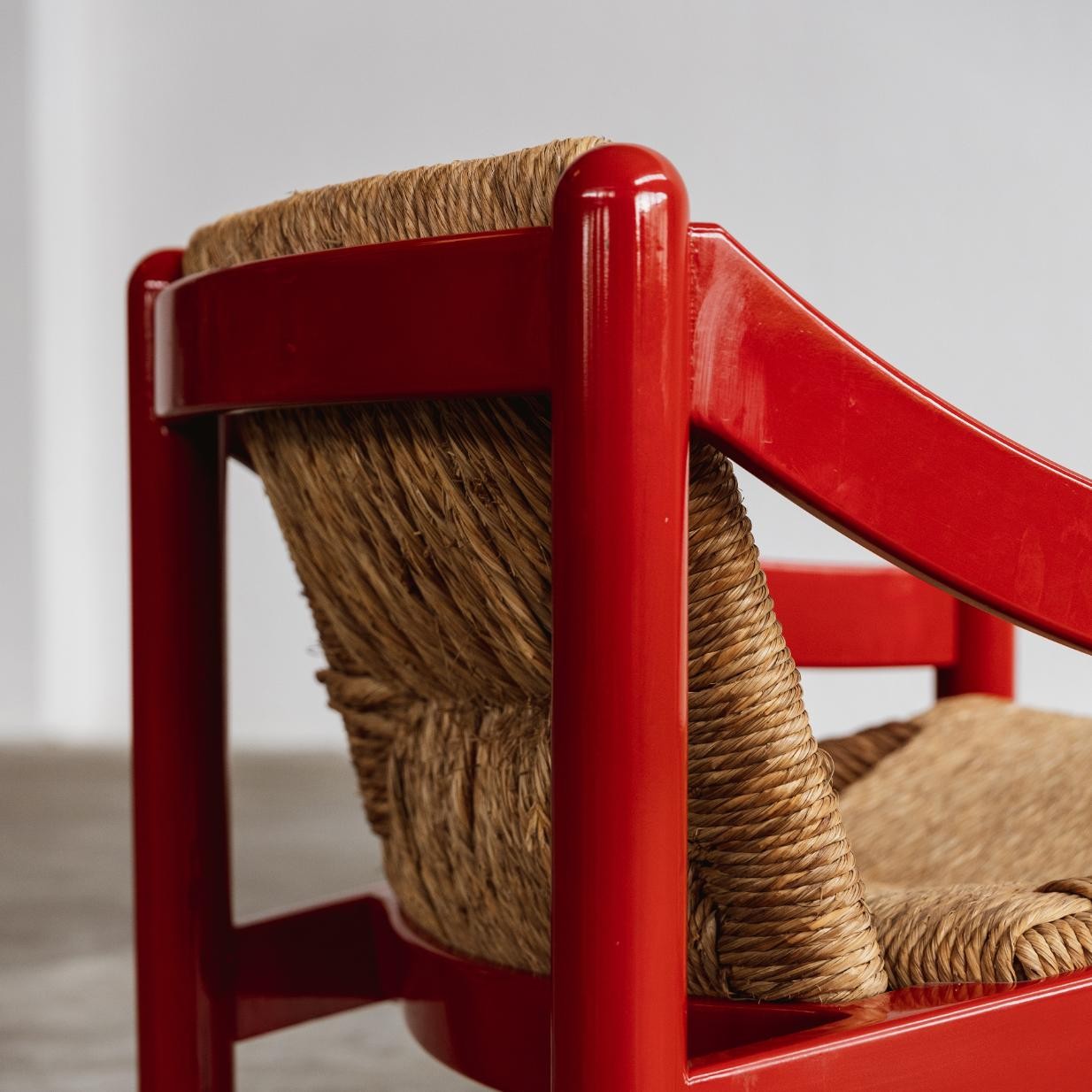 Vico Magistretti 930 "Carimate" Easy Chairs for Cassina, Red Lacquered Wood, 1963, Set of 2, 1963