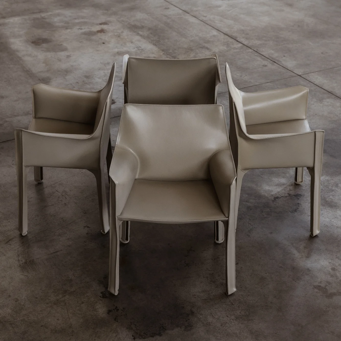Mario Bellini “CAB 413” Chairs for Cassina, Ivory Leather, 1977, Set of 4, 1977