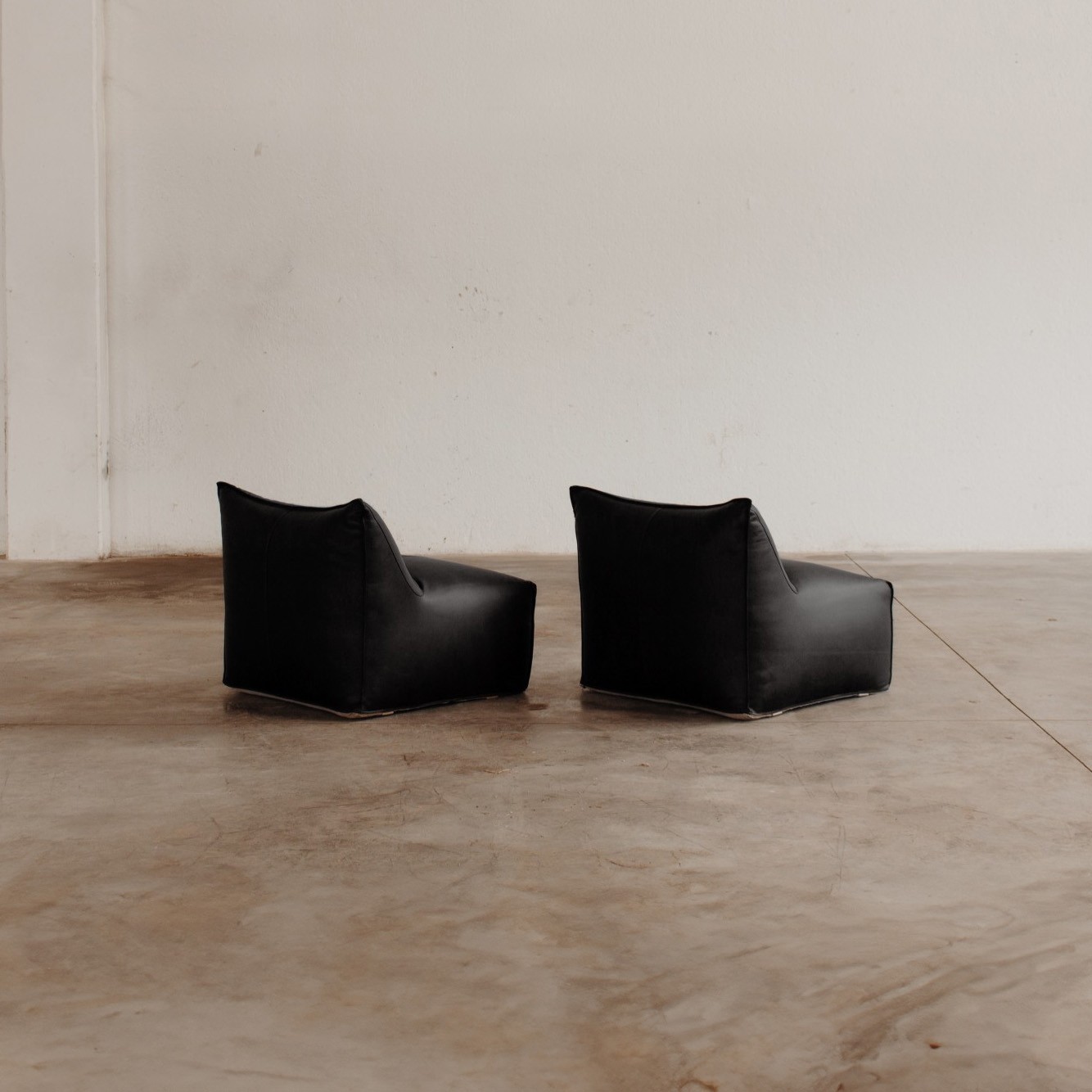 Mario Bellini “Le Bambole” Easy chairs for B&B Italia, Black Leather, 1971, Set of 2, 1970s