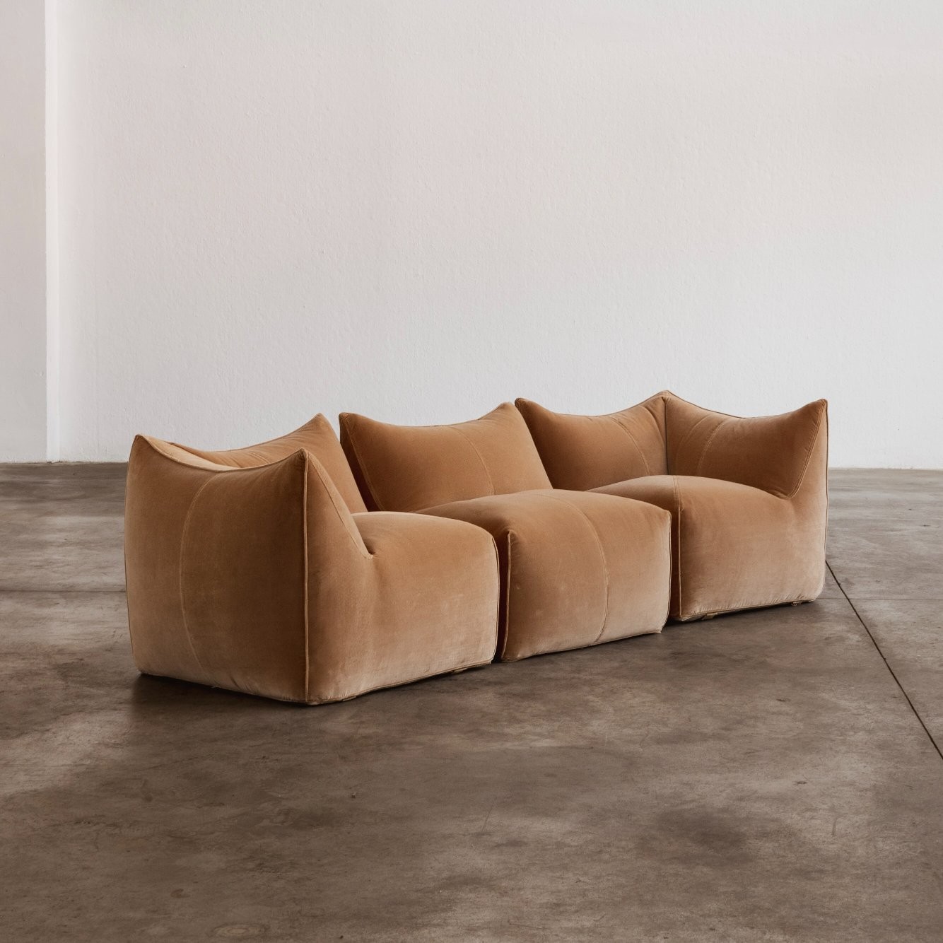 Mario Bellini “Le Bambole” modular sofa for B&B Italia, camel velvet, 1971, set of 3, 1971