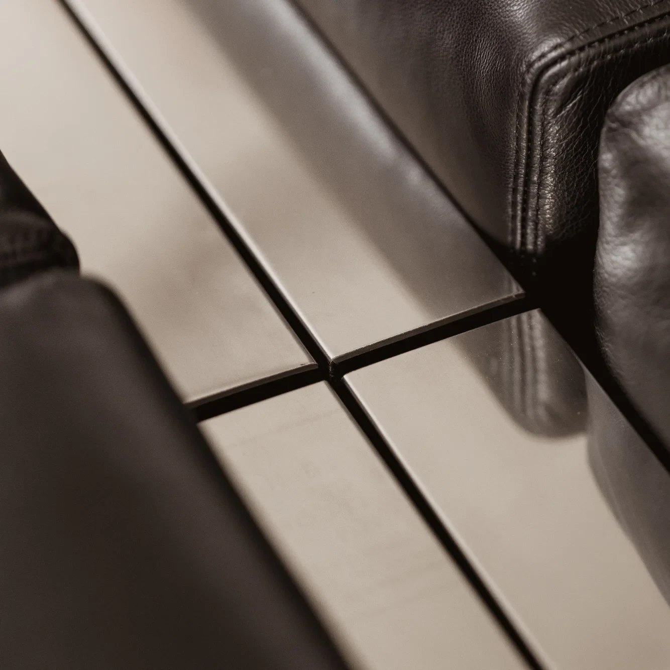 Menilio Taro "811" Modular Sofa for Cinova, Black Leather, 1970, Set of 6, 1970