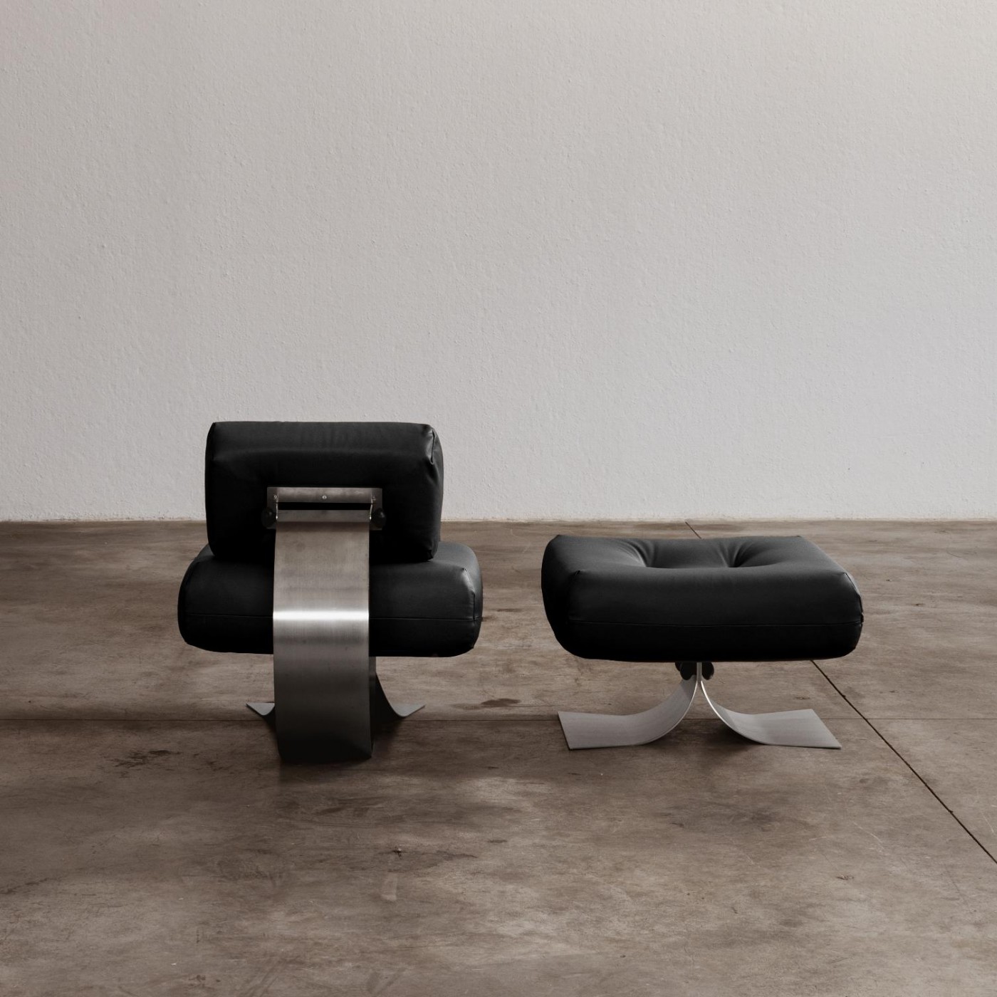 Oscar Niemeyer “Alta” Lounge Set for Mobilier International, Black Leather,  1971, 1970s