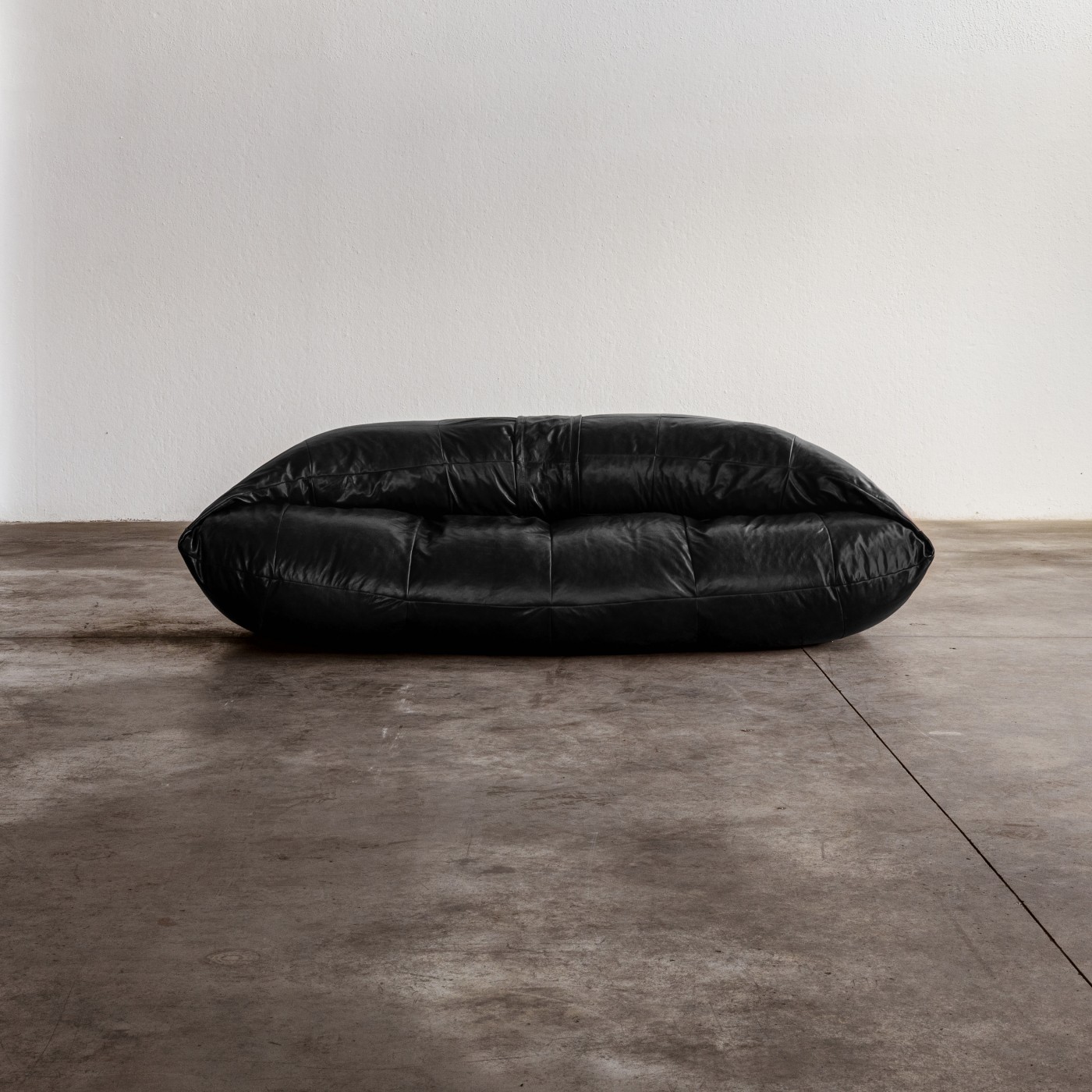 Raphael Raffel “Croissant” Sofa, Black Leather, 1970, 1970s