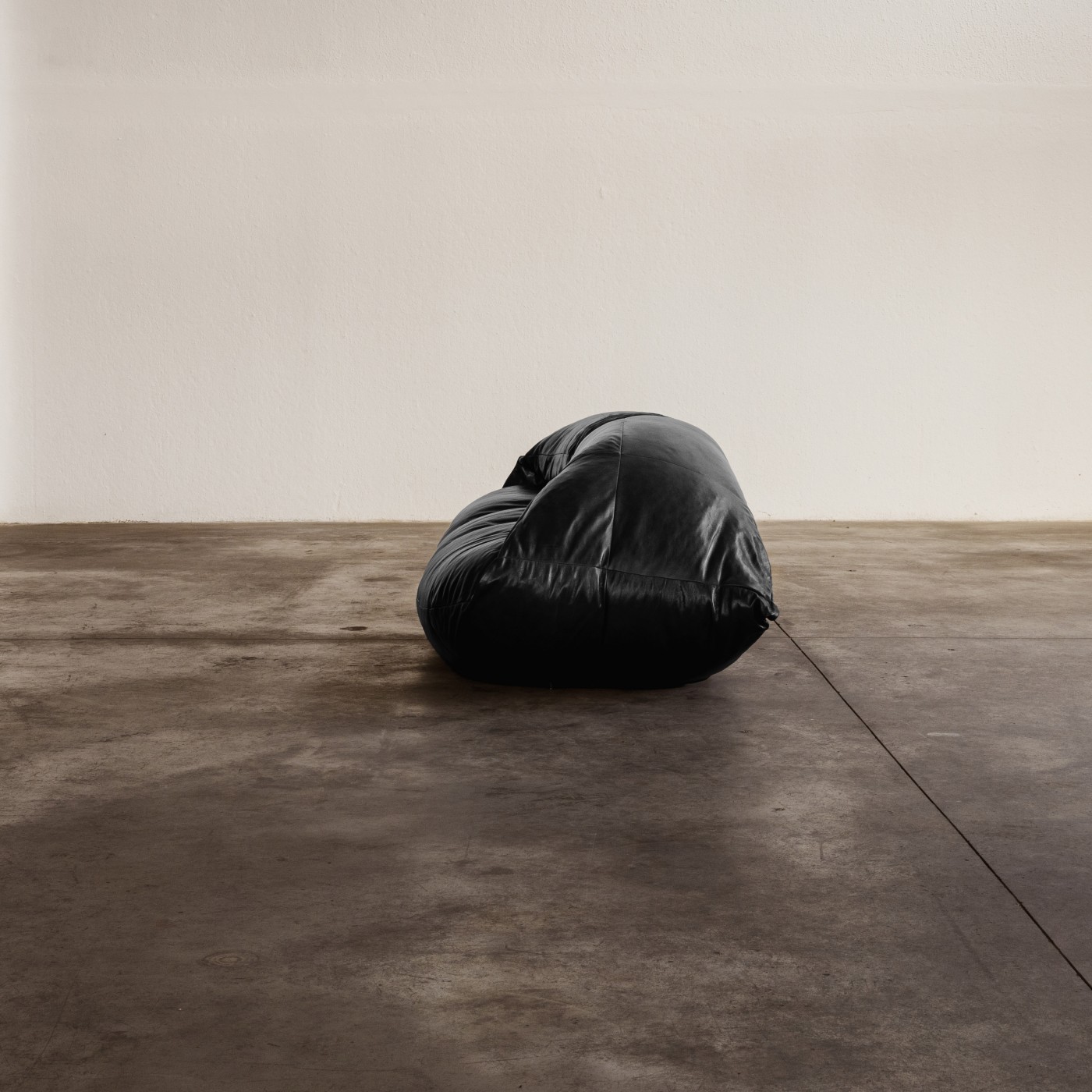 Raphael Raffel “Croissant” Sofa, Black Leather, 1970s, 1970s