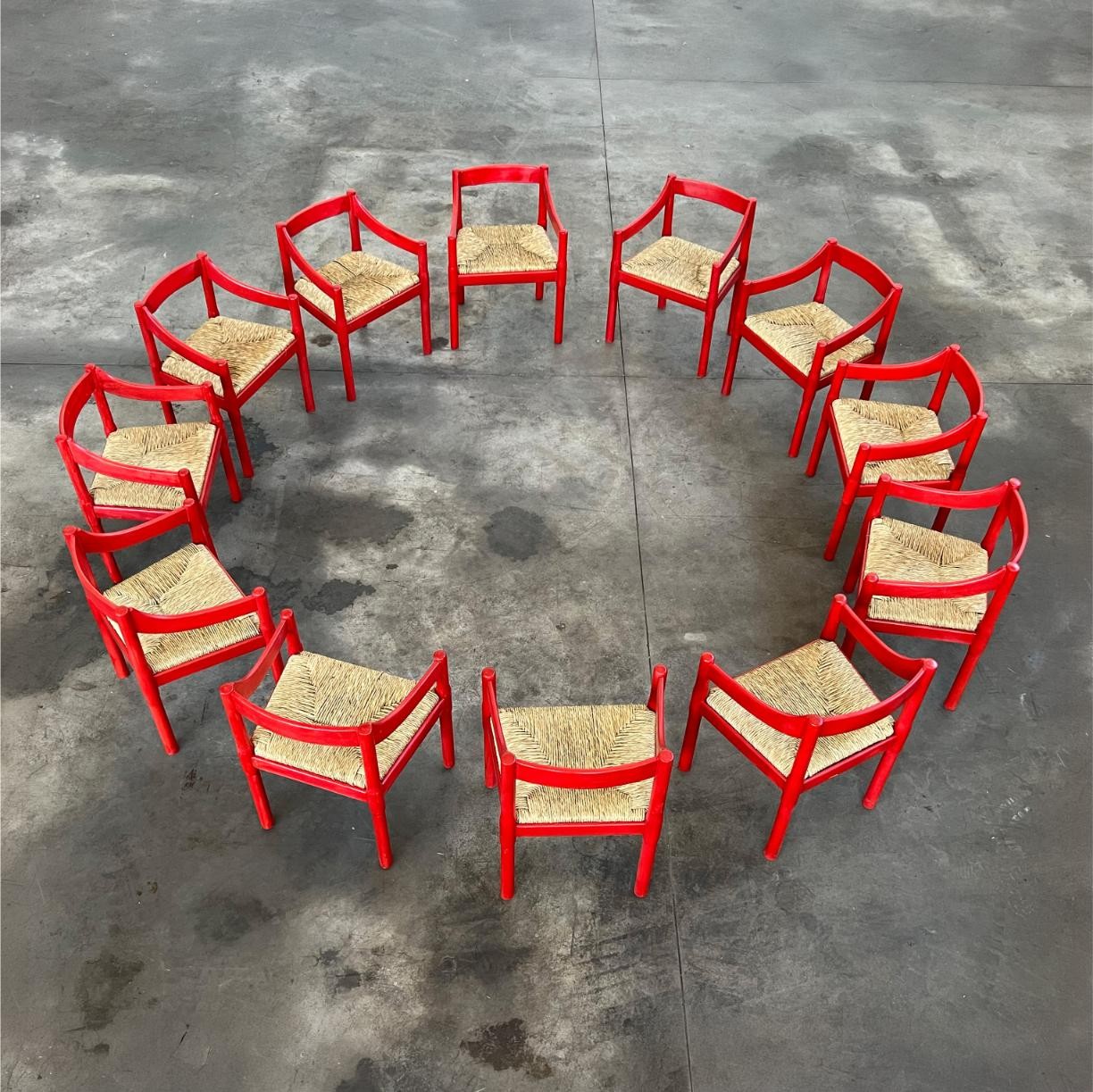 Vico Magistretti “Carimate” Dining Chairs for Cassina, Red Lacquered Wood, 1960, Set of 12, 1960