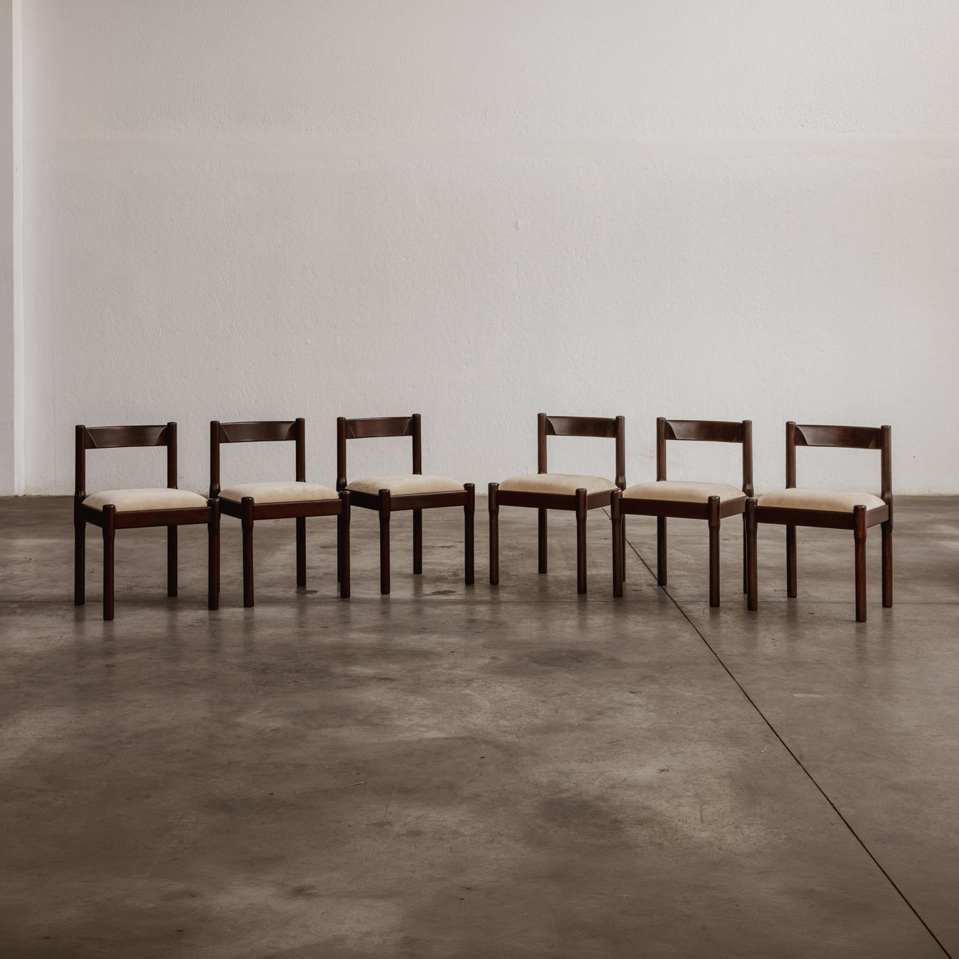 Vico Magistretti "Carimate" Dining Chairs for Cassina, Dark Brown Lacquered, 1960, Set of 6, 1960