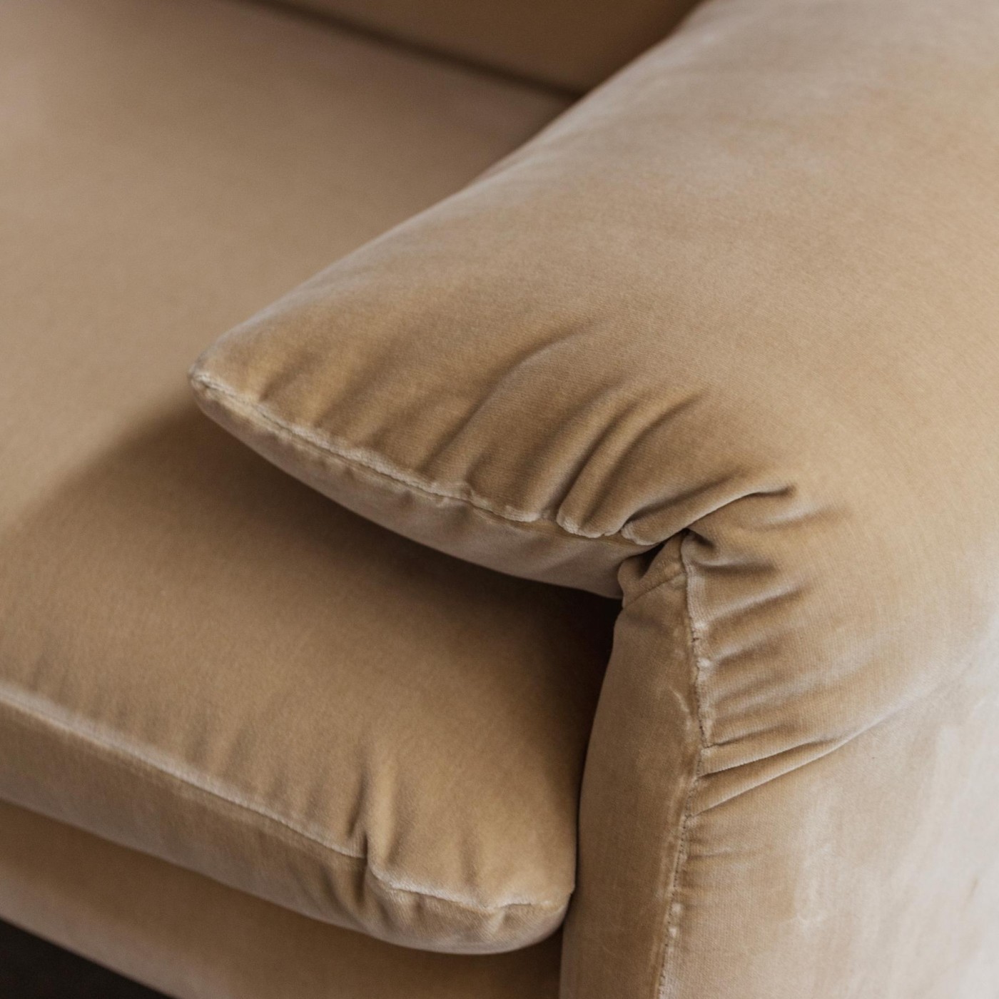 Vico Magistretti "Maralunga" Three-seater Sofa for Cassina, Sand Velvet, 1973, 1973