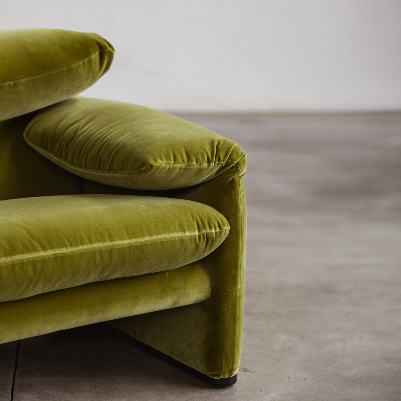 Vico Magistretti "Maralunga" Two-seater Sofa for Cassina, Green Velvet, 1973, 1973