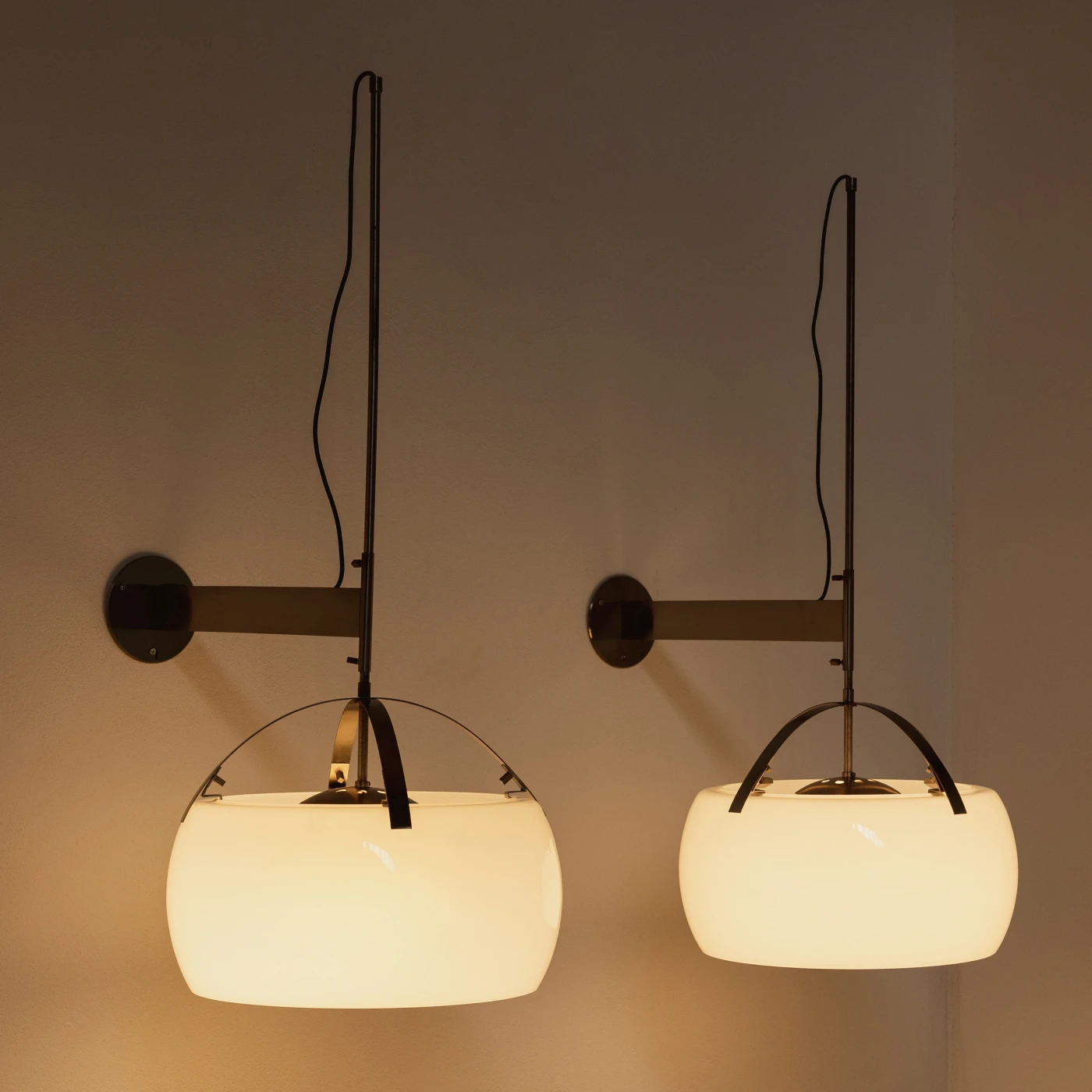 Vico Magistretti "Omega" Wall Lights for Artemide, 1962, Set of 2, 1962