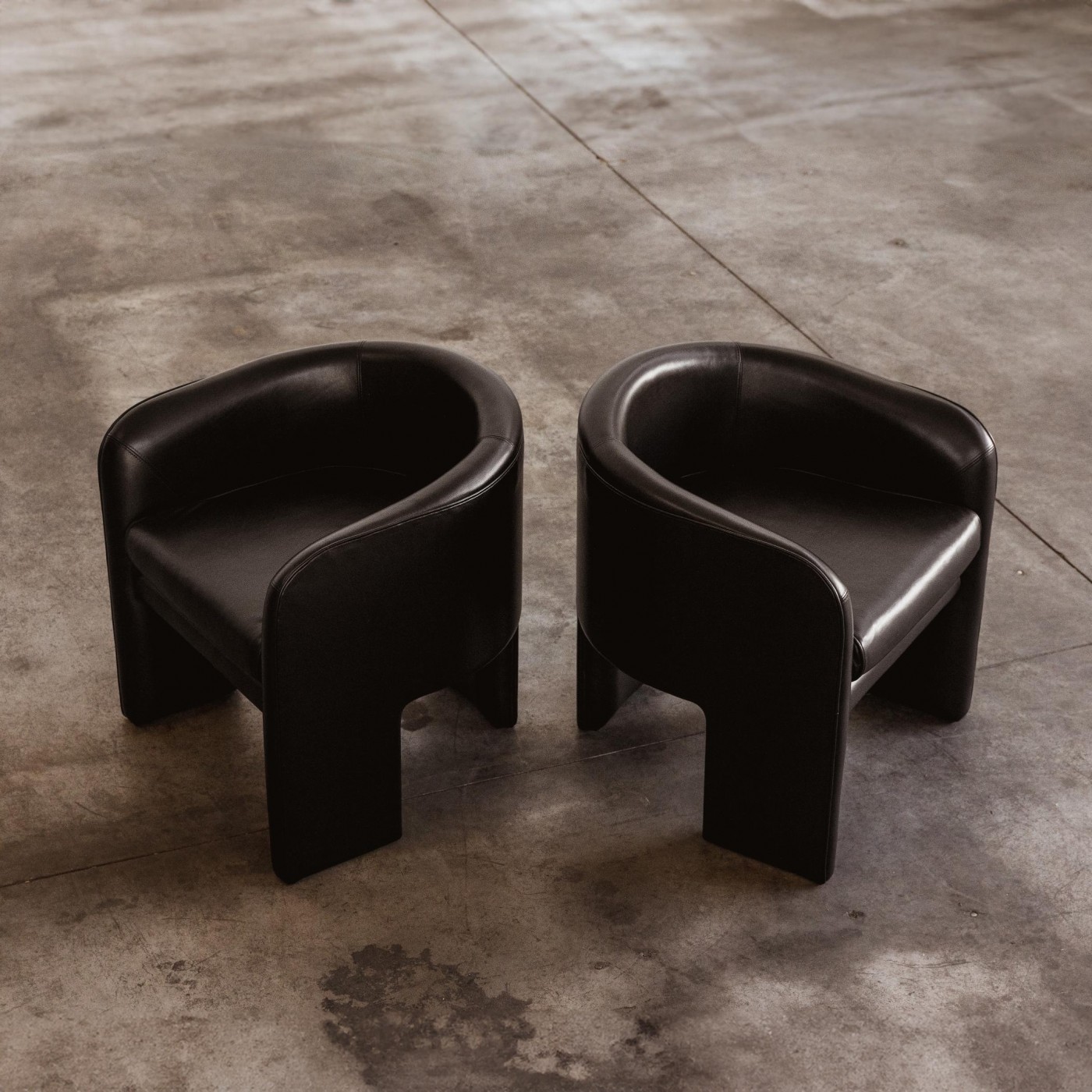 Vladimir Kagan Tripod Armchairs for Weiman, Black Leather, 1980, Set of 2, 1980