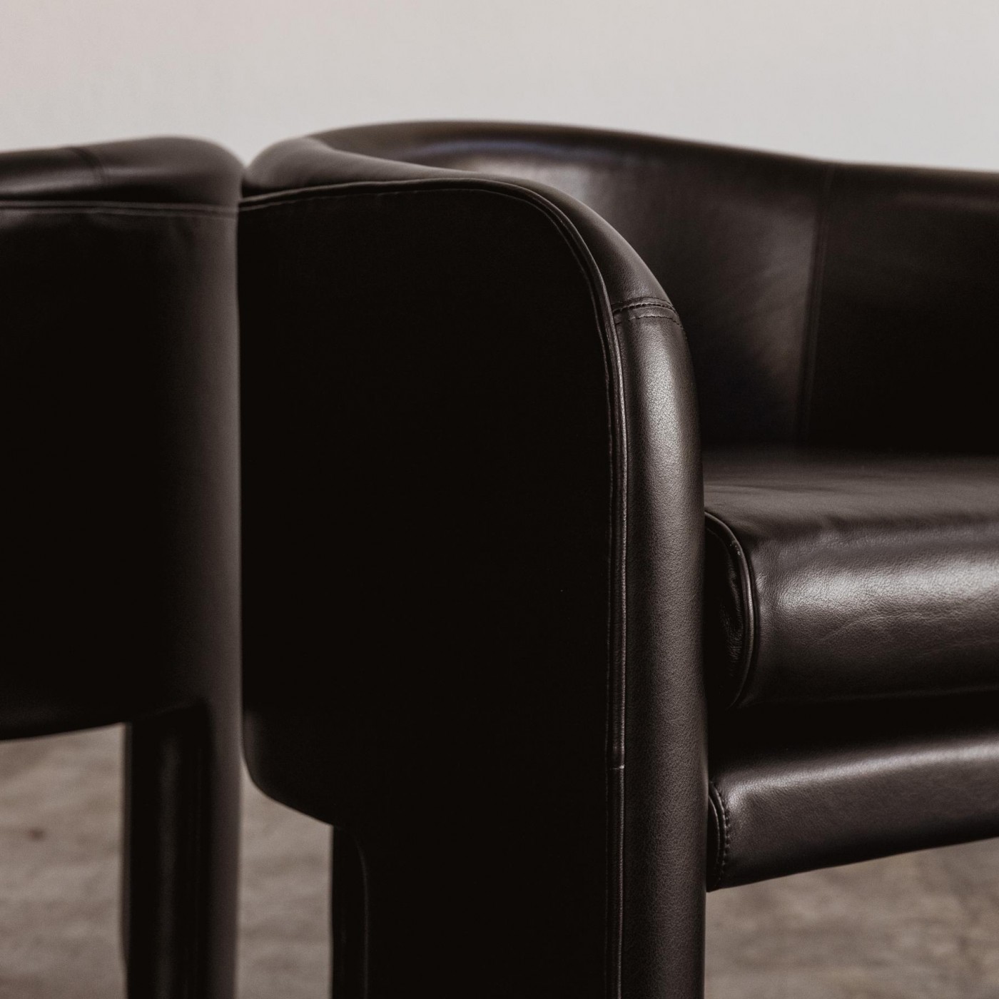 Vladimir Kagan Tripod Armchairs for Weiman, Black Leather, 1980, Set of 2, 1980