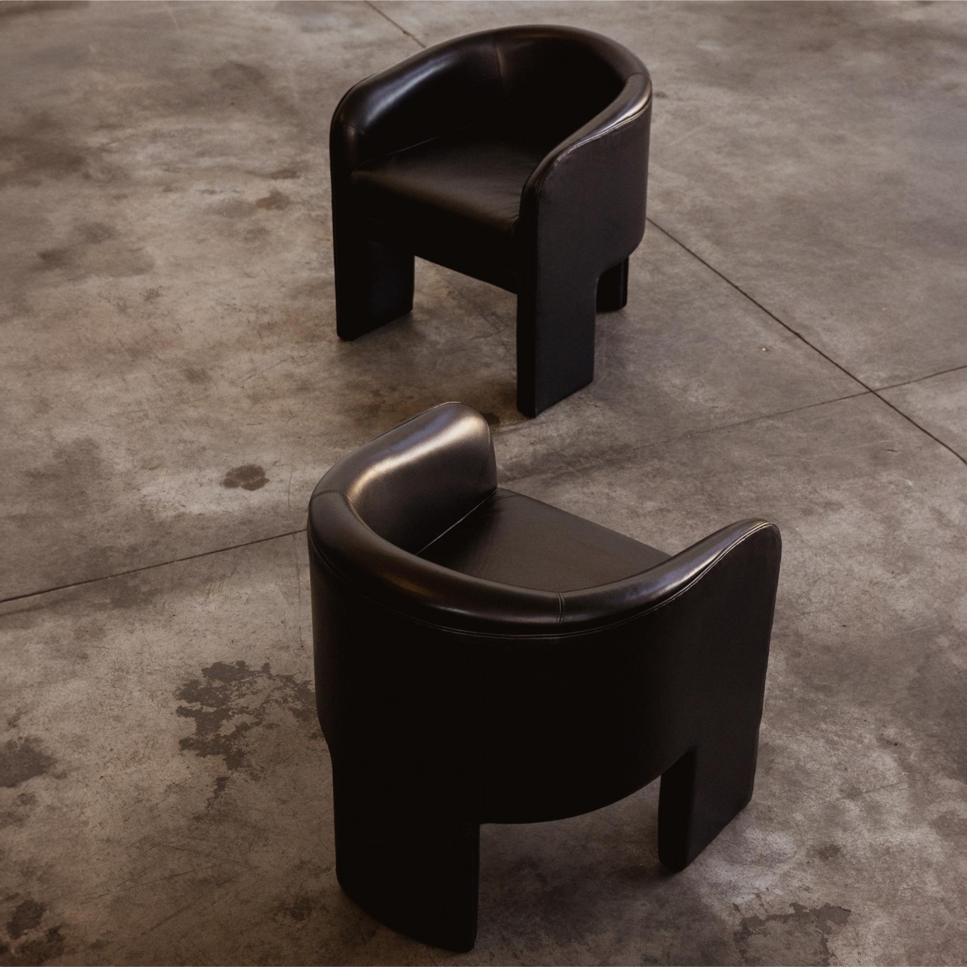 Vladimir Kagan Tripod Armchairs for Weiman, Black Leather, 1980, Set of 2, 1980