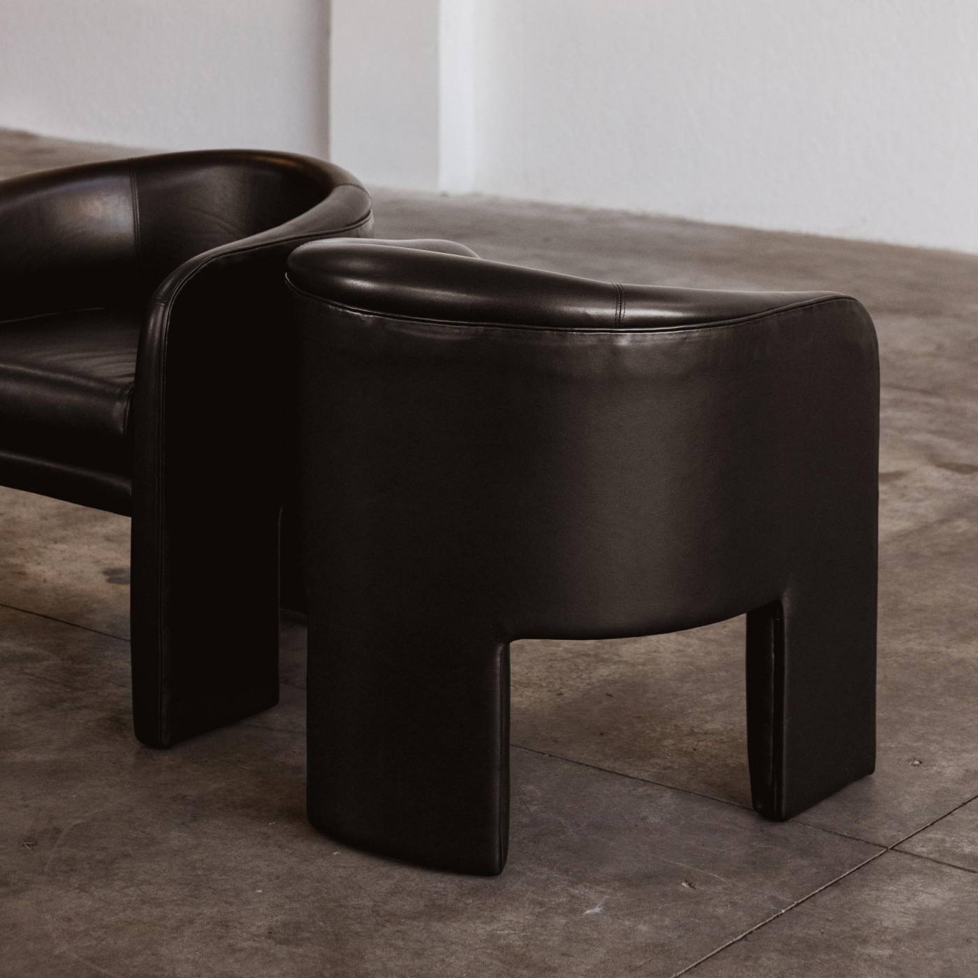 Vladimir Kagan Tripod Armchairs for Weiman, Black Leather, 1980, Set of 2, 1980